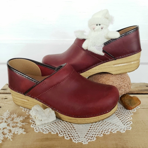 Dansko Shoes - ROse RED Dansko Pro Honey Clog Oiled Leather Festive Cottage Boho 37 38 39 41 42